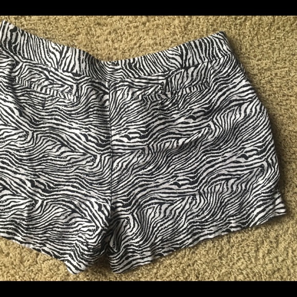 Madison zebra pattern linen blend shorts size 14. - Picture 3 of 5